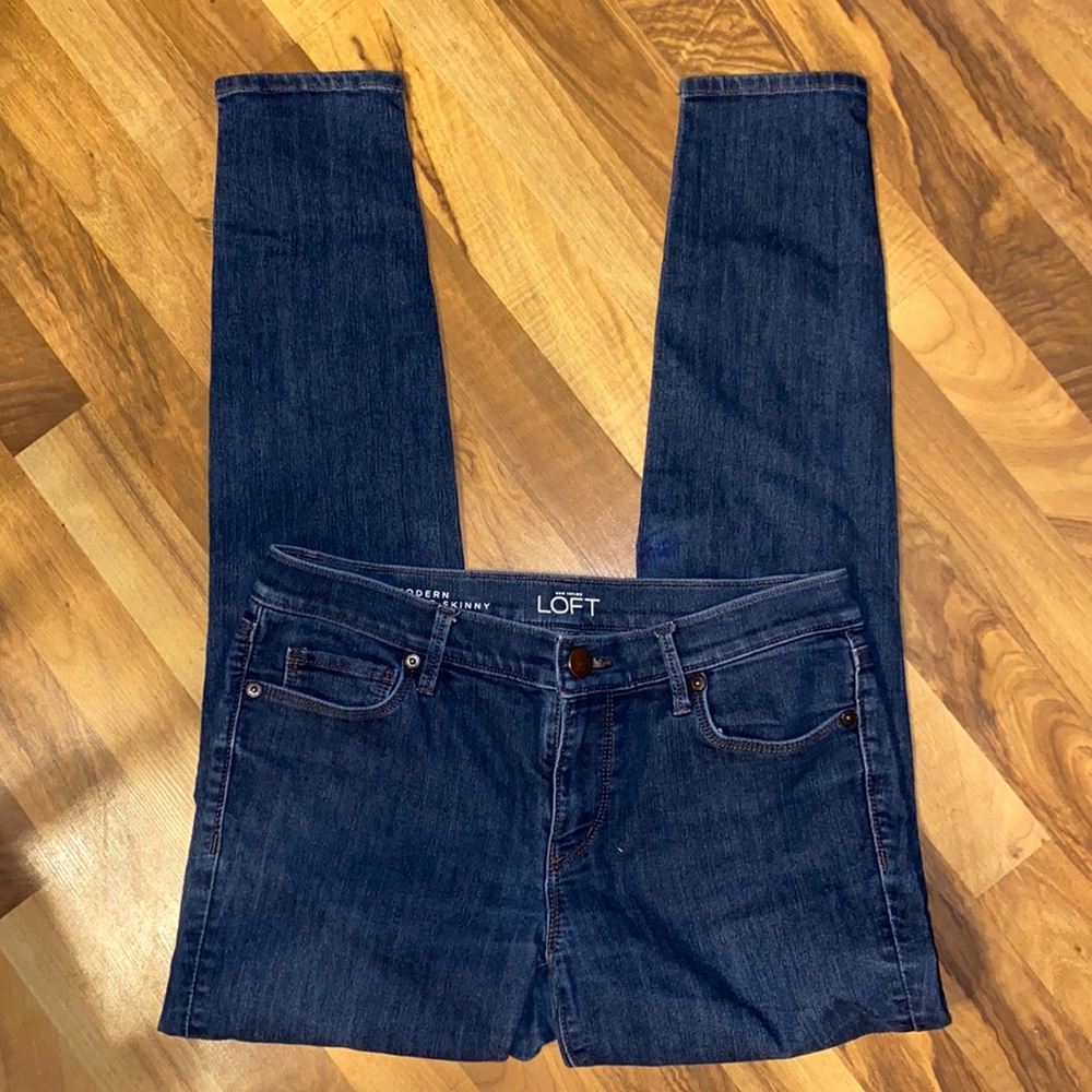 Loft Modern Super Skinny 5 Pocket Mid Rise Medium Wash Skinny Jeans. Size 4